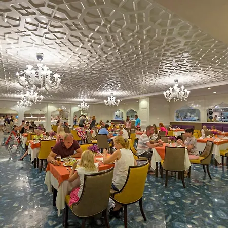 Royal Taj Mahal 5* Side