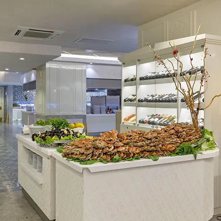 Royal Taj Mahal Side