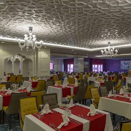 Royal Taj Mahal Szálloda 5*