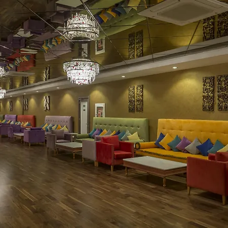 Royal Taj Mahal Hotel