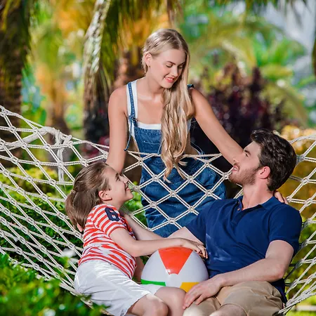 Royal Taj Mahal 5* Side