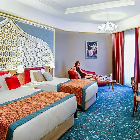 Royal Taj Mahal 5* Side