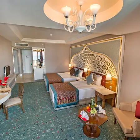 Hotel Royal Taj Mahal Side