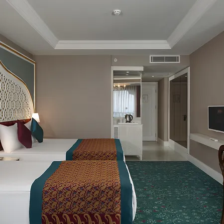 Royal Taj Mahal Hotel 5*