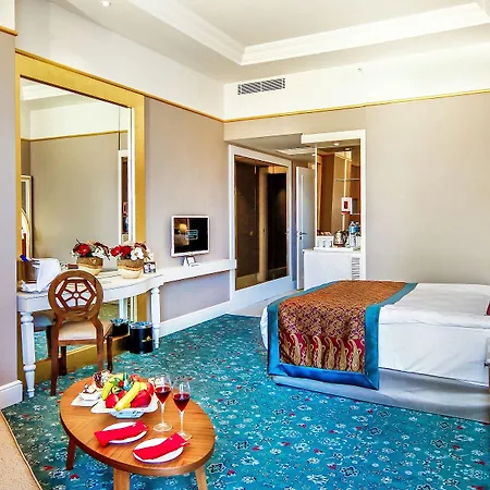 Royal Taj Mahal 5* Side