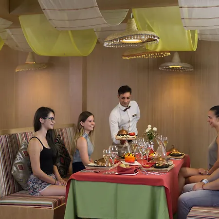 Royal Taj Mahal 5* 시데