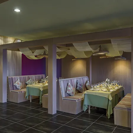 Royal Taj Mahal 시데