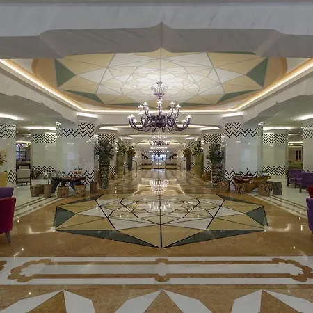 Royal Taj Mahal Hotel 5*