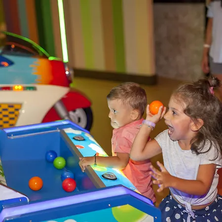 Royal Taj Mahal Hotel 5*